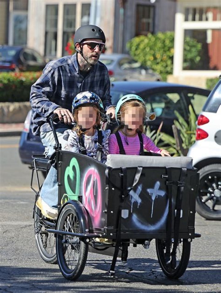 Adam Levine Sports Grey Beard On Bike Ride With Kids: Photo – Hollywood Life