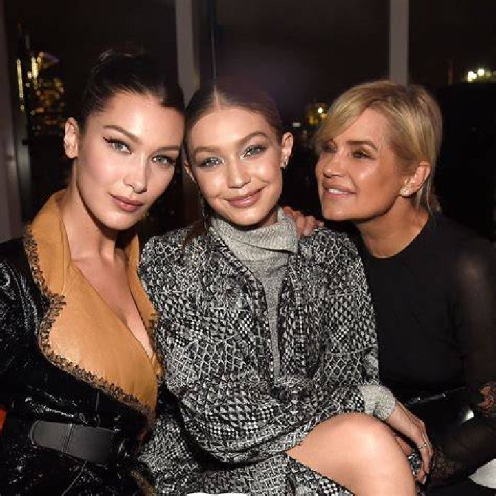 Bella Hadid & Hailey Baldwin On Yacht In Miami — Pics
