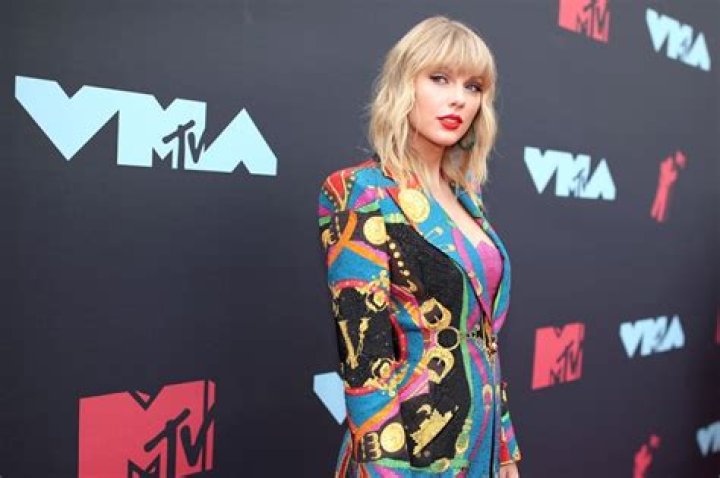 Best Dressed Stars Of 2019 – Pics