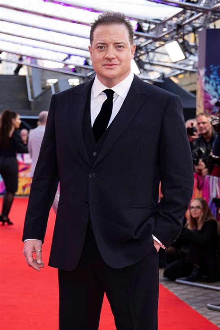 Brendan Fraser Plays 600 Lb. Teacher – Hollywood Life