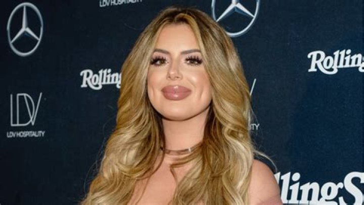 Brielle Biermann Shows Off Big Lips & Cleavage In ‘KAB Cosmetics’ Pics – Hollywood Life