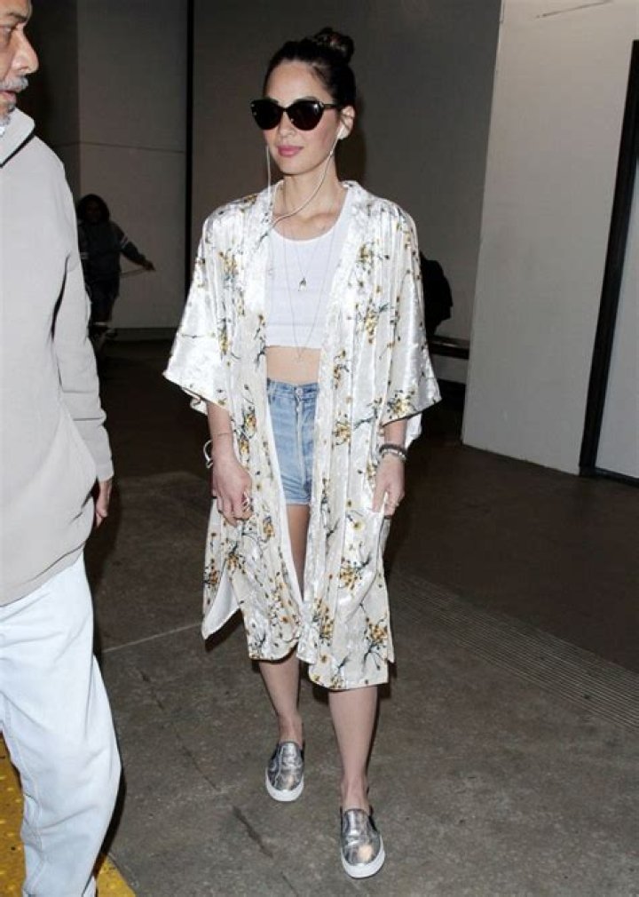 Celebs Wearing Robes — Pics