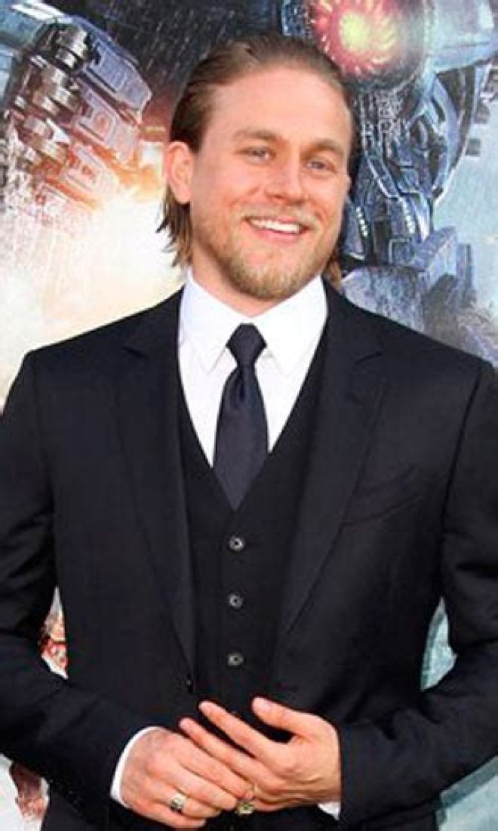 Charlie Hunnam – Hollywood Life