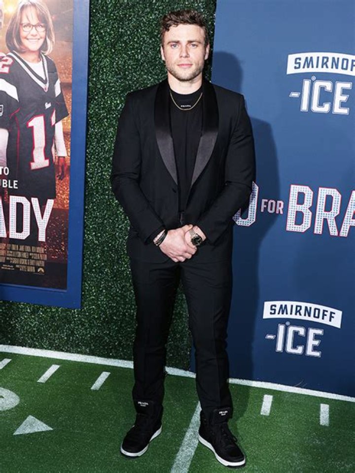 Gus Kenworthy Says A Gay Kiss Was Cut From ’80 For Brady’ – Hollywood Life