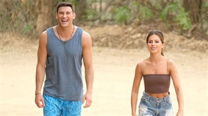 Hannah & Blake Kiss, Leaving Dylan Upset – Hollywood Life