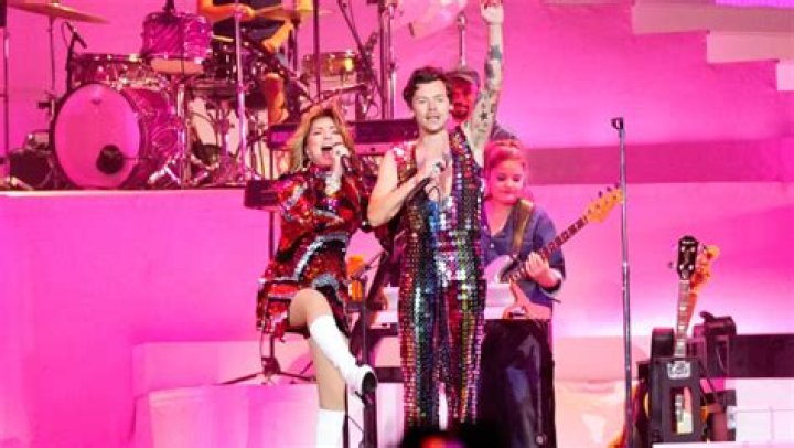 Harry Styles Brings Out Shania Twain For Epic Coachella Surprise Performance: Watch