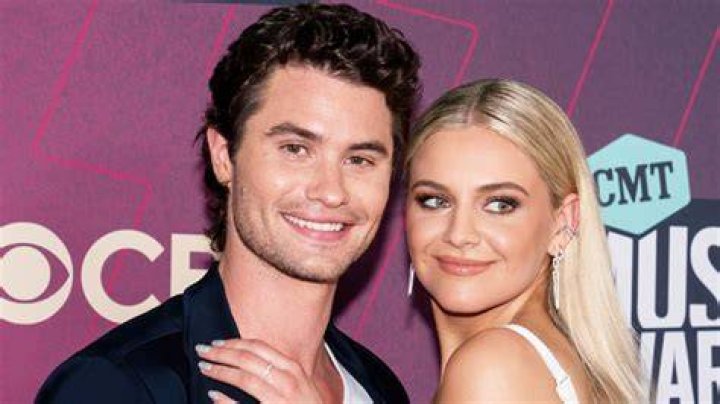 Kelsea Ballerini Brings Chase Stokes To Visit Her High School – Hollywood Life