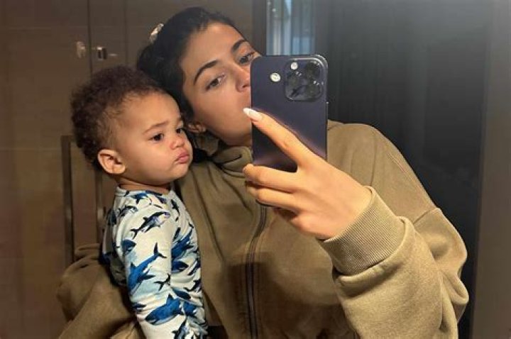 Kylie Jenner’s 1st Photo After Wolf’s Birth – Hollywood Life