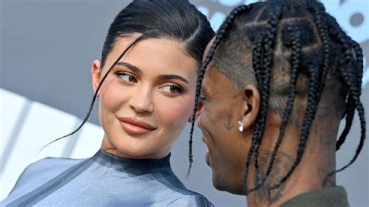 Kylie Jenner & Travis Scott Trying To Keep ‘Relationship Status Under Wraps’: ‘They Love Each Other’