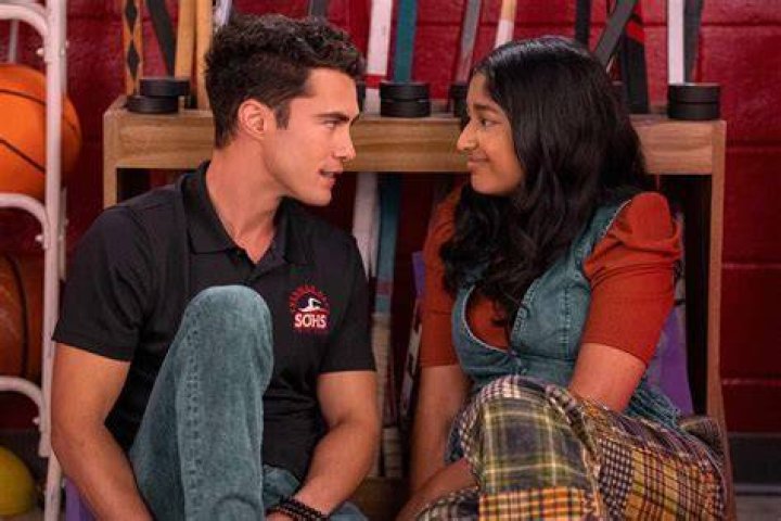 Naomi’s New Boyfriend Jordan — Season 4 Finale – Hollywood Life