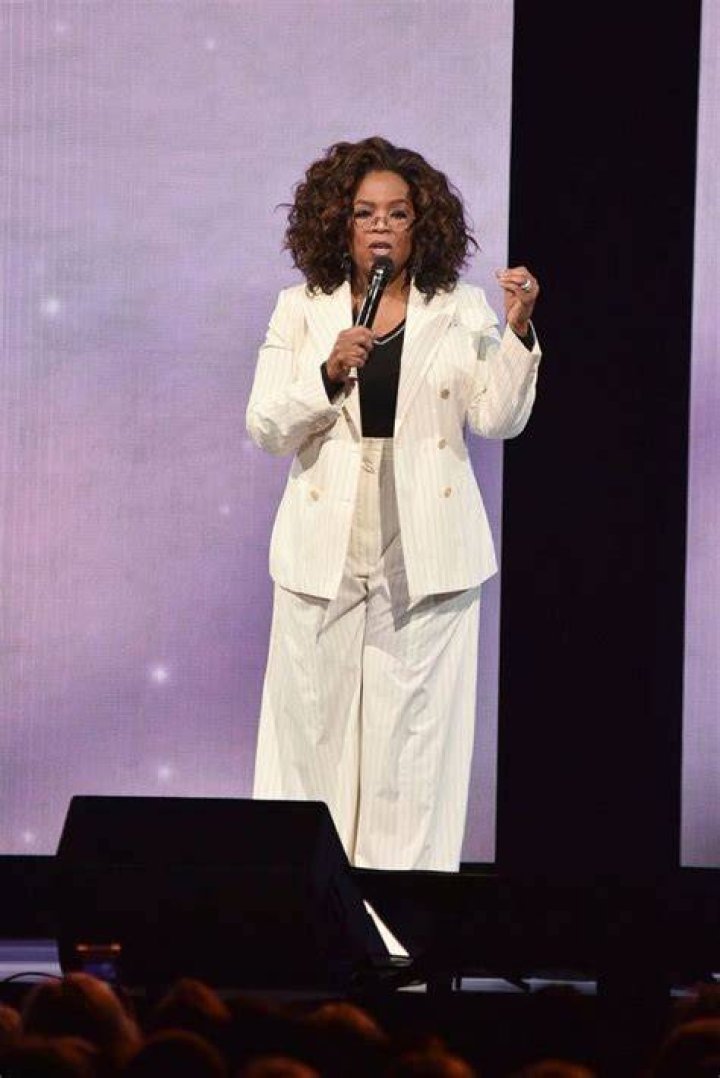 Oprah Winfrey Falls Flat On Stage At Event & Stedman Races To Help Her Up — Watch