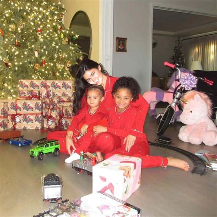 Photos of Kylie Jenner & Travis Scott’s 1st Child – Hollywood Life