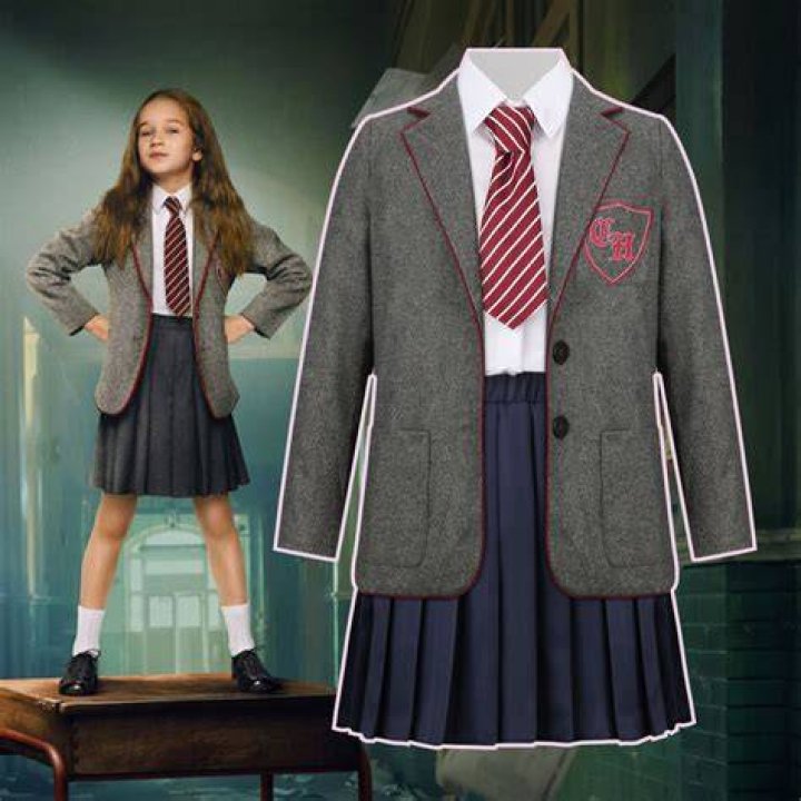 Royalty Brown, 7, Looks Too Cute In Her School Uniform For 1st Day Of 2nd Grade – Photo