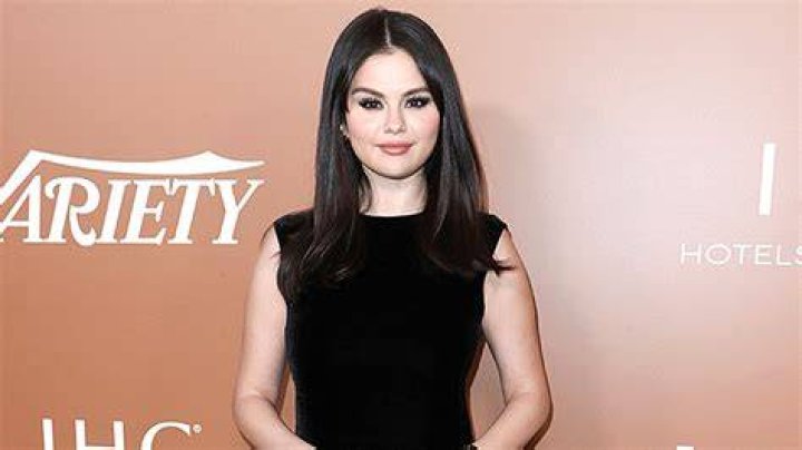 Selena Gomez Shares New Makeup-Free Selfies – Hollywood Life
