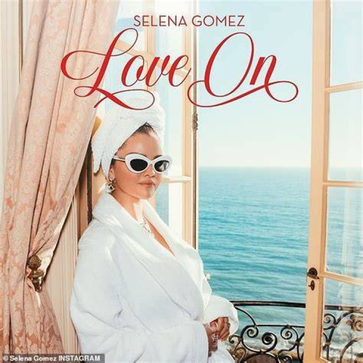 Selena Gomez Wears Only Towel, Shares Morning Skincare Routine: Video – Hollywood Life