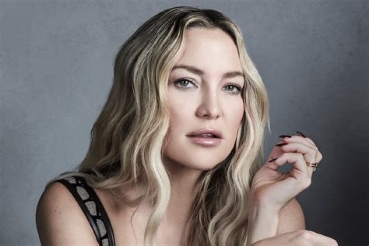 We’re Obsessed With Kate Hudson’s Breezy Cutout Vacation Look: Shop The Style For Less