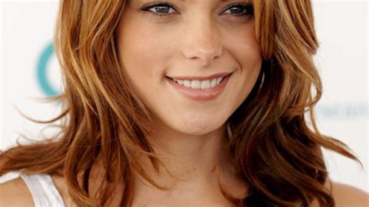 Your Friday Date Night Inspiration: Ashley Greene’s Gorgeous, Barely-There Makeup!